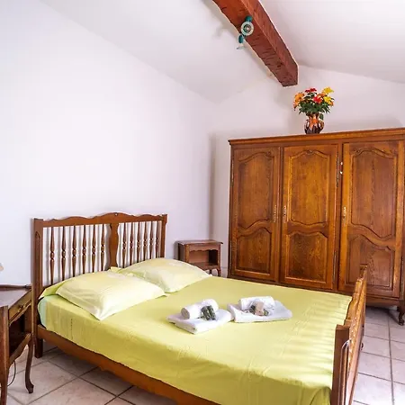 Дом отдыха Spacious House In The Country With Pool & Wifi Йер