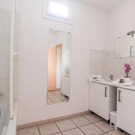Дом отдыха Spacious House In The Country With Pool & Wifi Йер